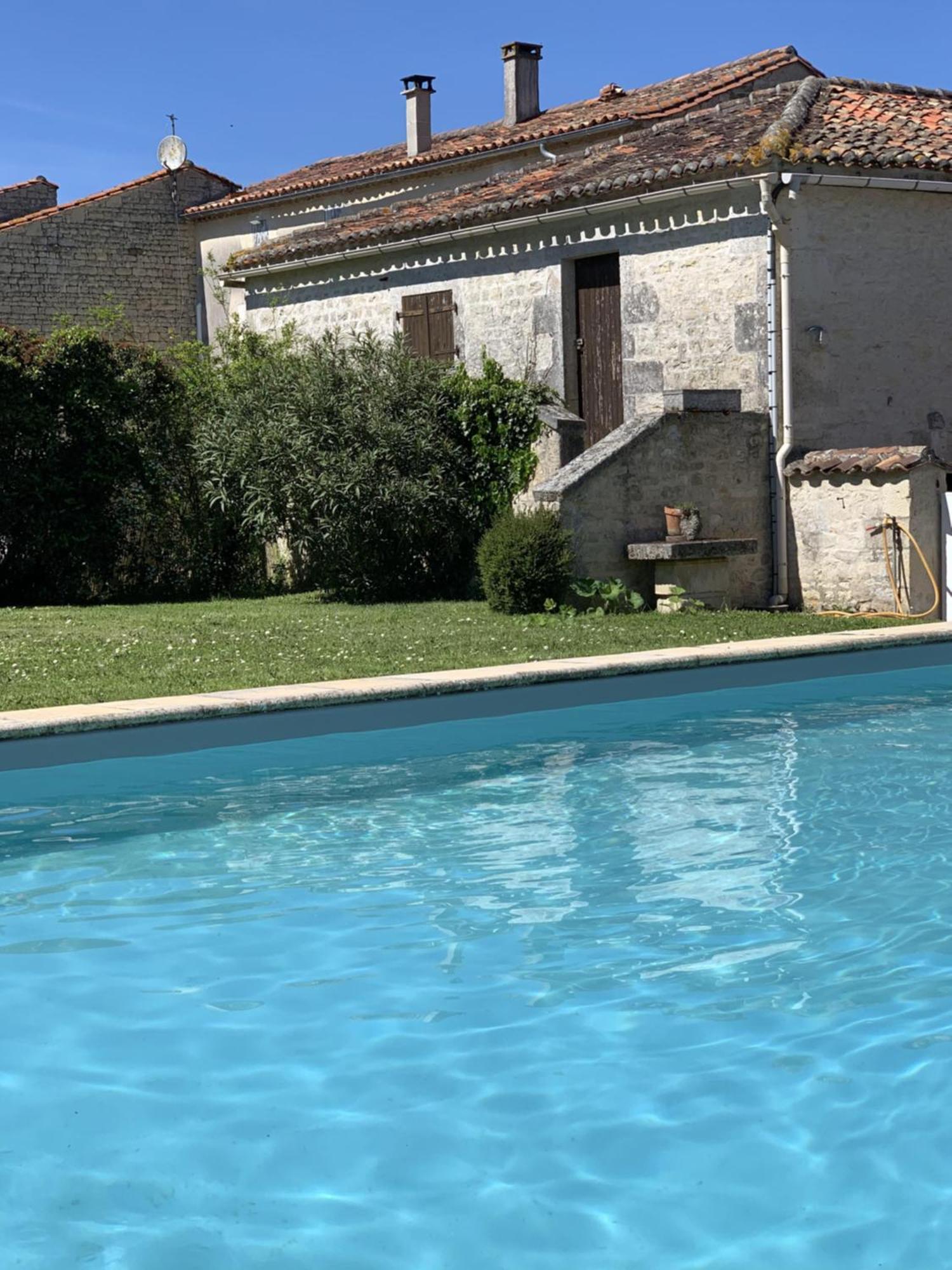 The Cool Lounge A Coulonges - Charente Acomodação com café da manhã Exterior foto